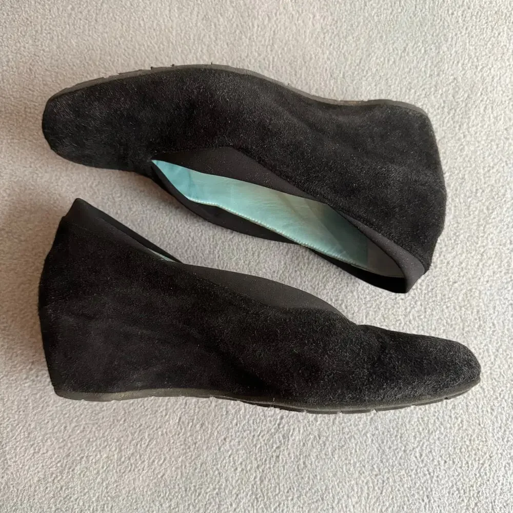 Thierry Rabotin Suede Wedges 39 Black Artsy‎ Round Toe Minimalist Chic Boho